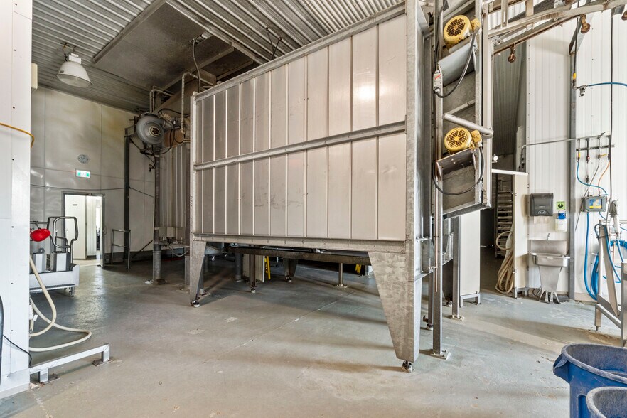 More Photos Of 4141 54 St SE, Salmon Arm Manufacturing For Sale