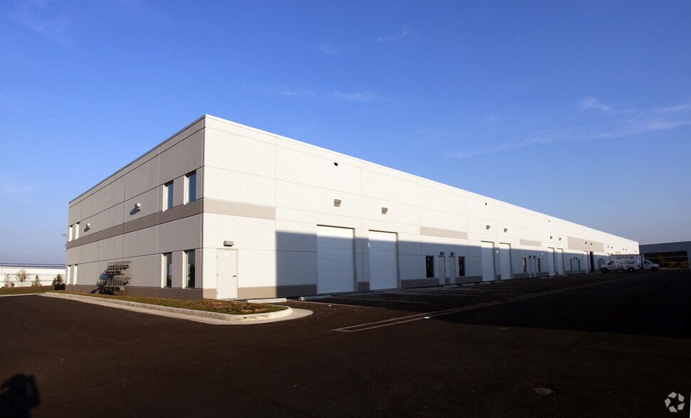 Primary Photo Of 22821 Silverbrook Center Dr, Sterling Showroom For Lease