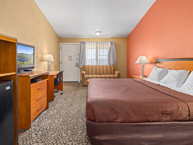 More Photos Of 1208 N Colorado Ave, Brush Hotel For Sale