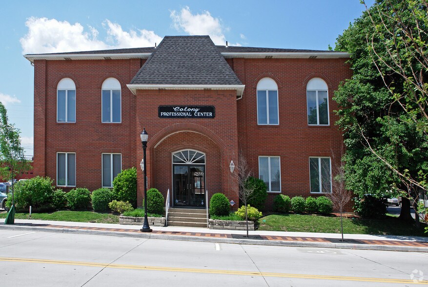More Photos Of 200 SE Douglas St, Lee's Summit Office For Lease
