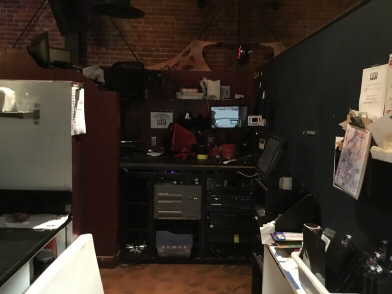 More Photos Of 414-416 W 4th St, Santa Ana Office For Sale