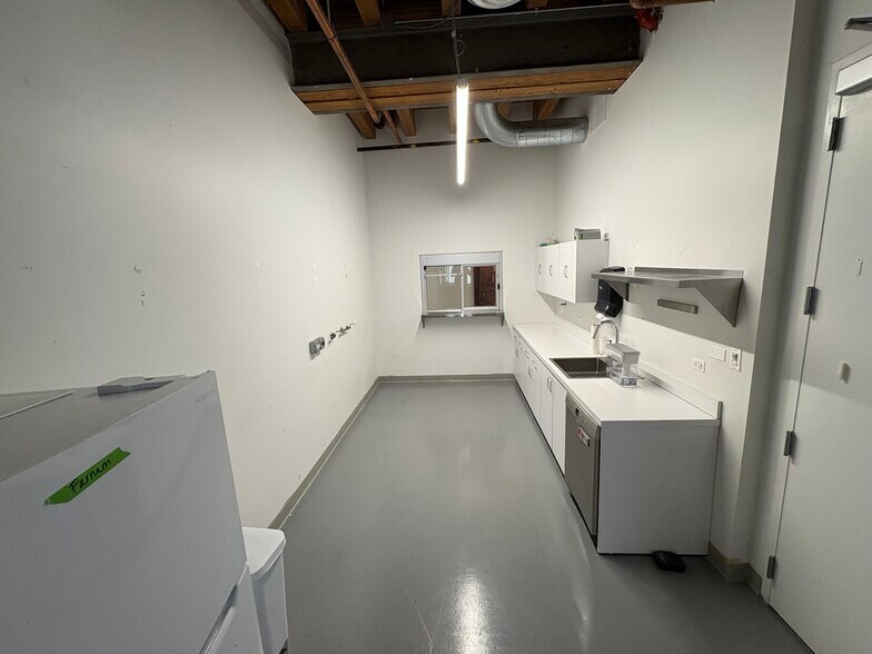 More Photos Of 1500 W Carroll Ave, Chicago Loft Creative Space For Lease