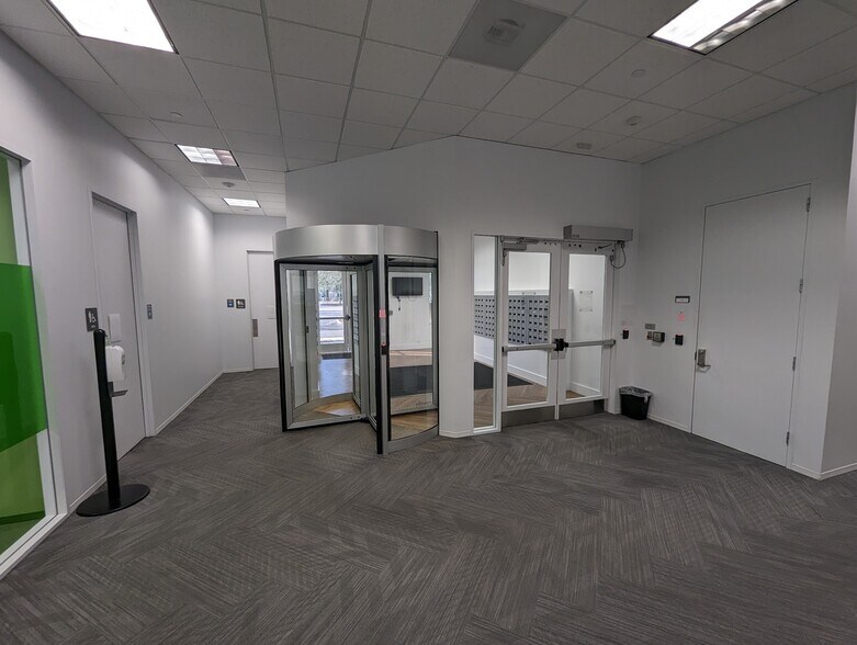 More Photos Of 11410 Greens Crossing Blvd, Houston Light Manufacturing For Sale