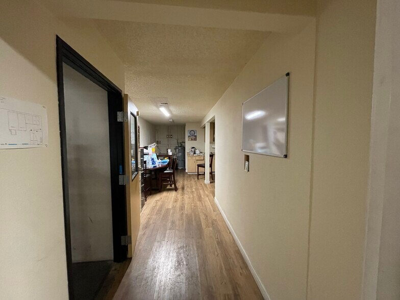 More Photos Of 835 Central Ave N, Kent Light Manufacturing For Lease