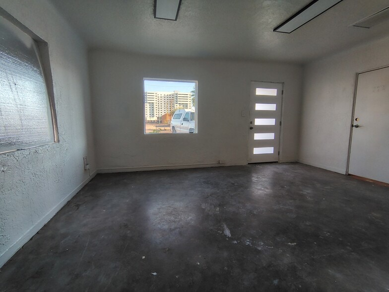 More Photos Of 219 W Mahoney Ave, Mesa Service For Lease