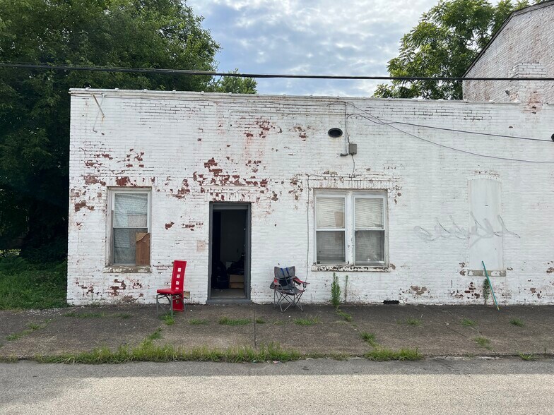 More Photos Of 2747 Bank St, Louisville Flex For Sale