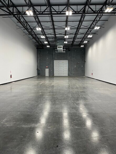 More Photos Of 8439 Palmetto Commerce Pky, Ladson Flex For Lease