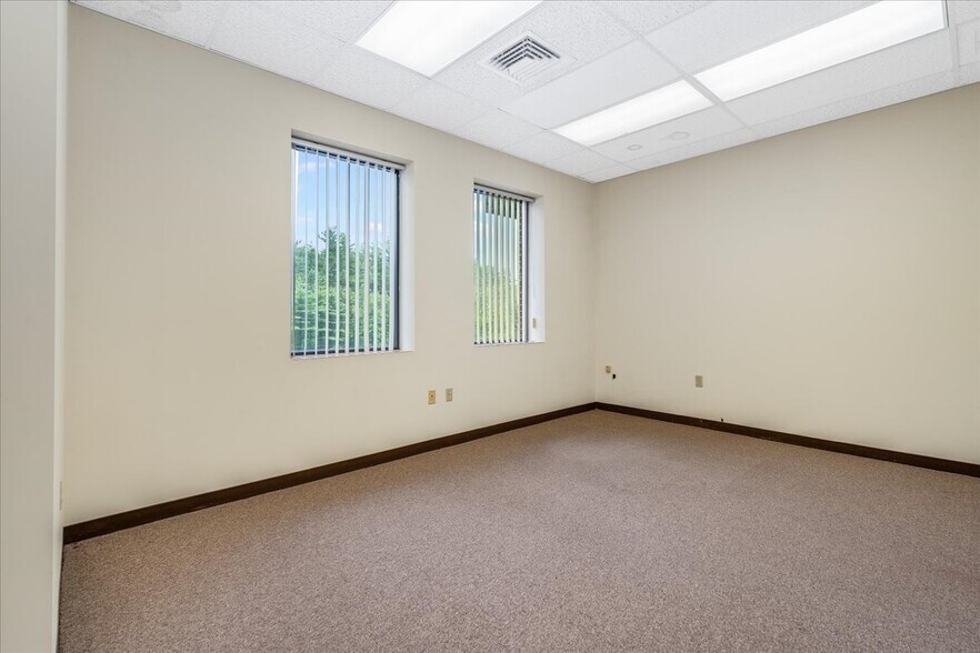 More Photos Of 7 Route 101A, Amherst Medical For Sale