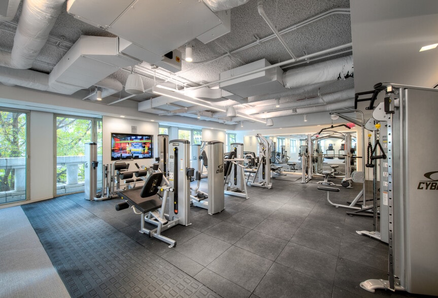 More Photos Of 655 15th St NW, Washington Office For Sale