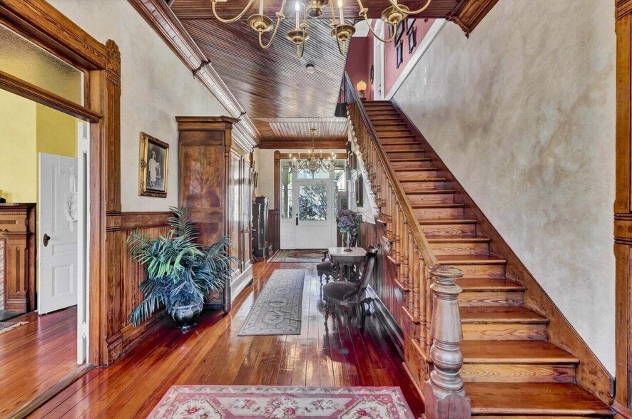 More Photos Of 710 S Main St, Summerville Hospitality For Sale