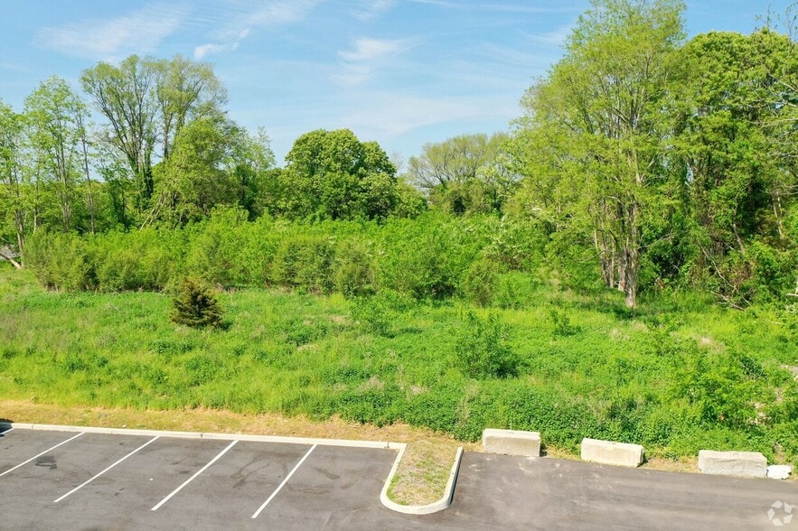 More Photos Of 1545 Middle Country Rd, Centereach General Retail For Lease