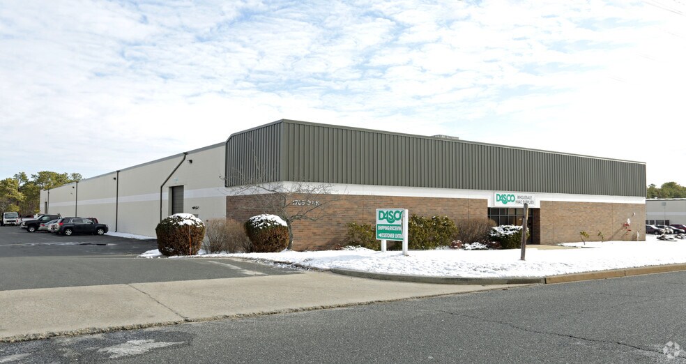 More Photos Of 1705 Oak St, Lakewood Warehouse For Lease