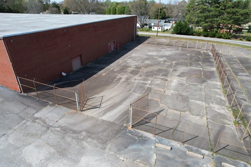 More Photos Of 400 Bon Air St, Mauldin Warehouse For Lease