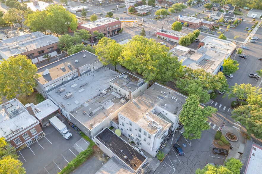 More Photos Of 415-419 NE Fourth Ave, Camas Storefront Retail Office For Lease