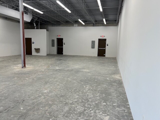 More Photos Of 11025 Lem Turner Rd, Jacksonville Storefront For Lease