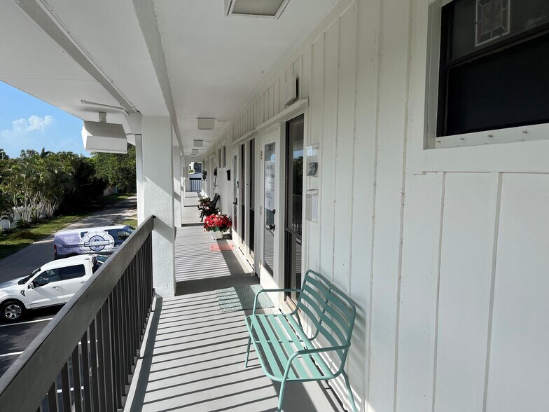 More Photos Of 673-689 S Collier Blvd, Marco Island Storefront Retail Office For Lease