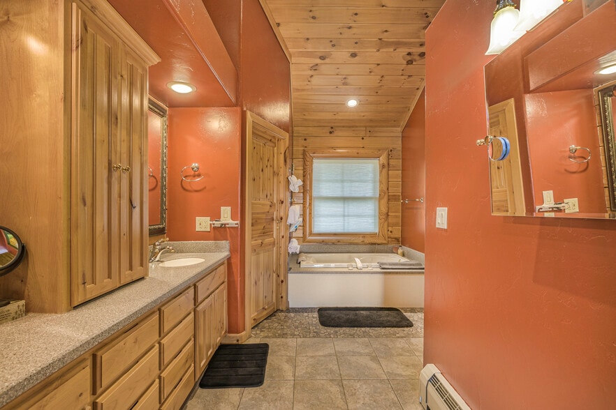 More Photos Of 1665 Whisper Ridge Rd, Ashton Hotel For Sale