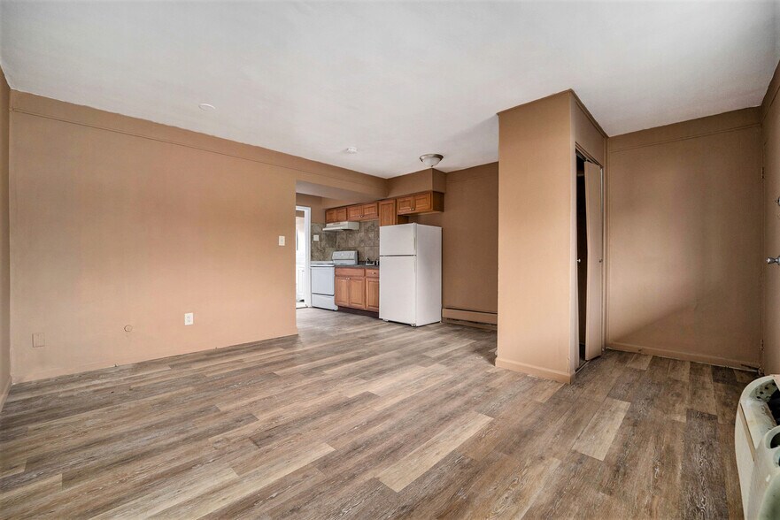 More Photos Of 19625 Conant, Detroit Apartments For Sale