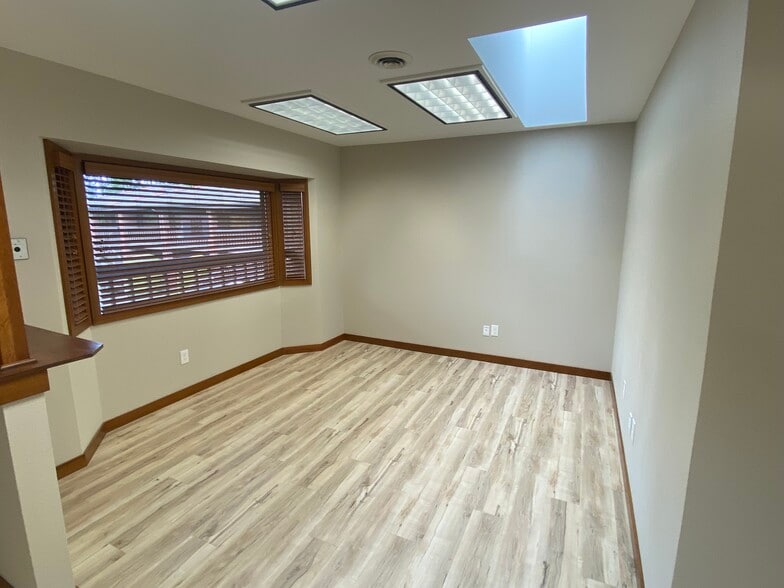 More Photos Of 315 39th Ave SW, Puyallup Office For Lease