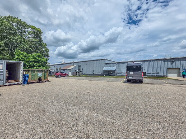 More Photos Of 86 Tide Mill Rd, Hampton Warehouse For Lease