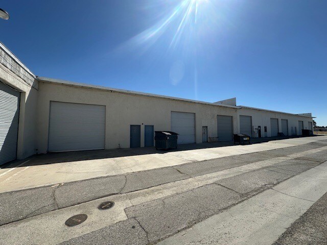 More Photos Of 13580 Nomwaket Rd, Apple Valley Service For Lease
