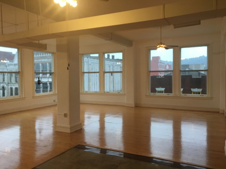 More Photos Of 306 W Main St, Frankfort Coworking Space