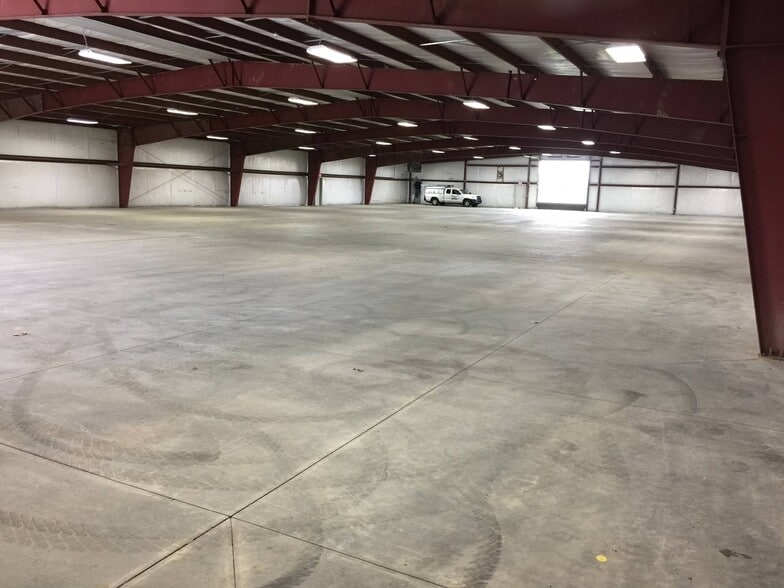 More Photos Of 137 S Trade Center Way, Cumberland Showroom For Sale