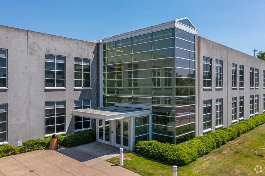 More Photos Of 555 International Way, Springfield Office For Lease