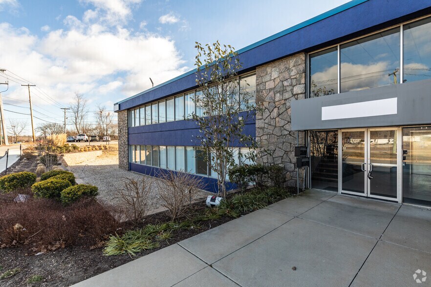 More Photos Of 45 S Service Rd, Plainview Light Manufacturing For Lease