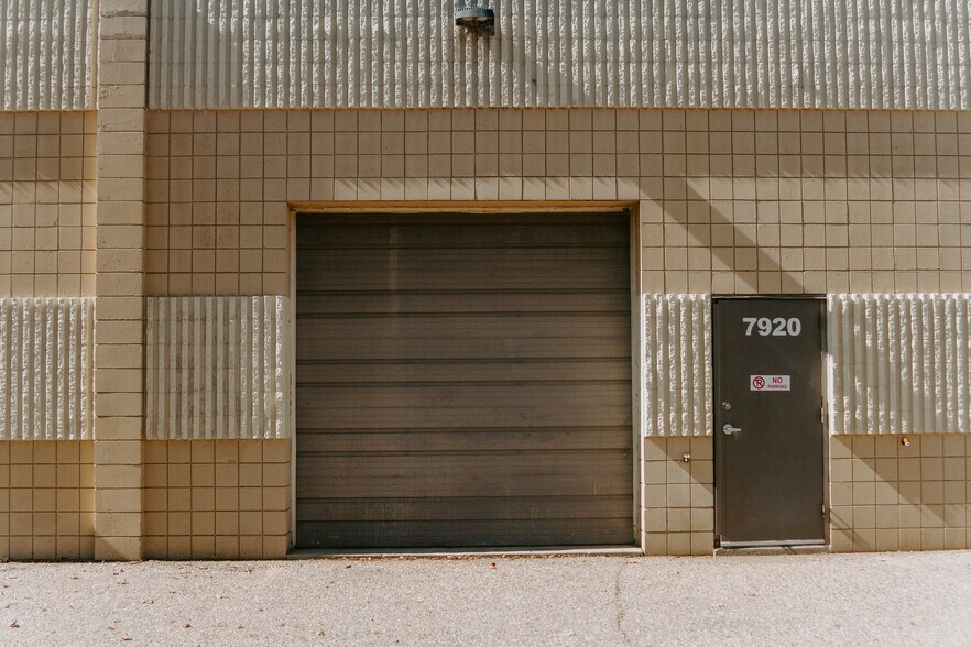 More Photos Of 7900-7928 Kerber Blvd, Chanhassen Flex For Lease