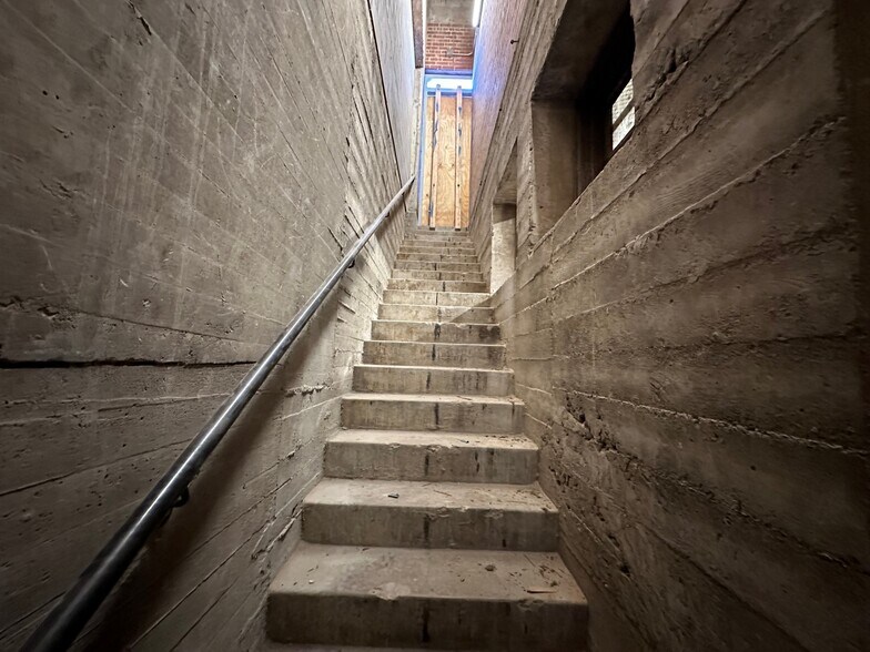 More Photos Of 302 W Monroe St, Phoenix Religious Facility For Lease