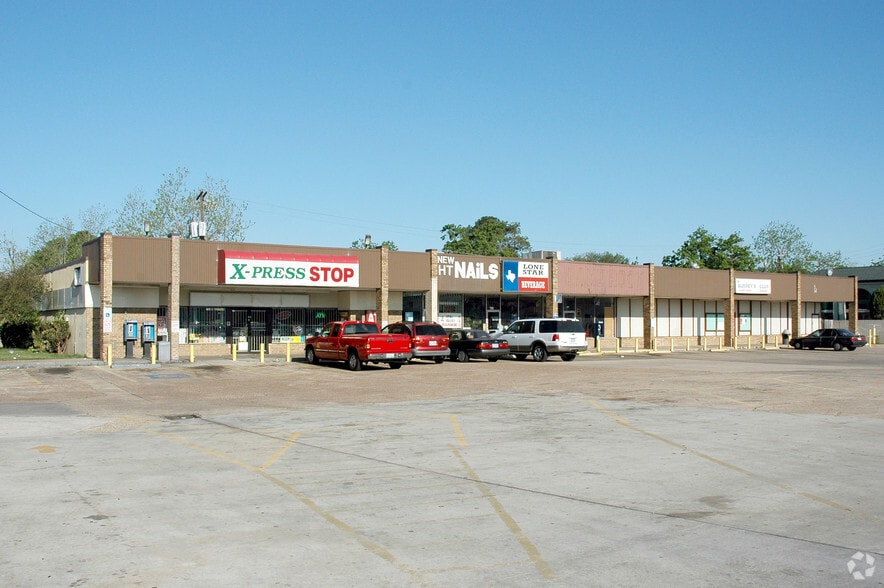 More Photos Of 9007 North Fwy, Houston Storefront For Sale