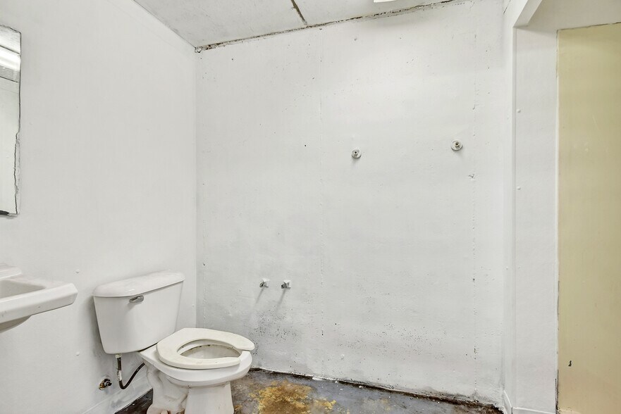 More Photos Of 615 County Road R, Denmark Auto Repair For Sale