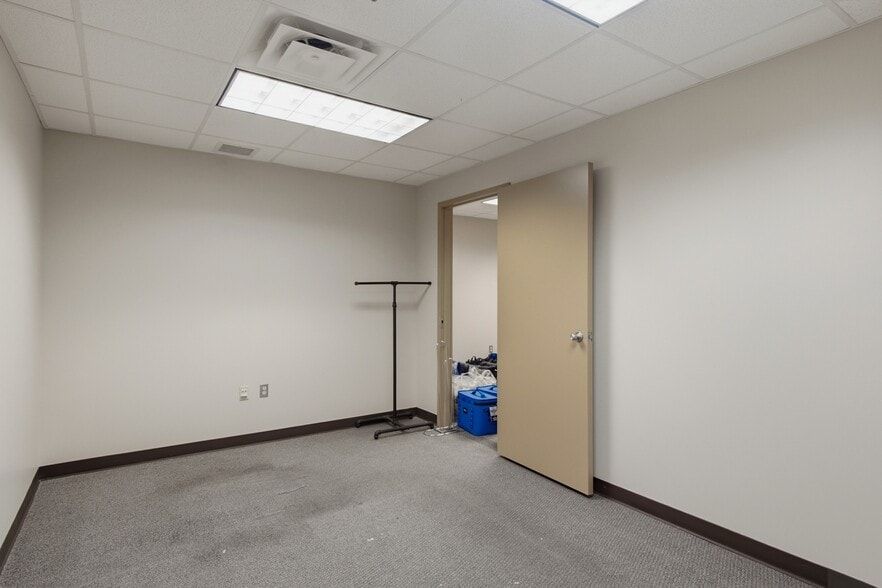 More Photos Of 421 Main St, Franklin Storefront Retail Office For Lease