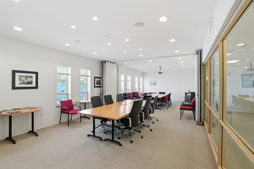 More Photos Of 19 John Clarke Rd, Middletown Office For Sale
