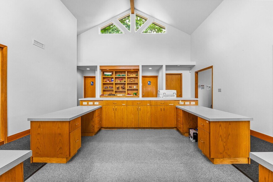 More Photos Of 3265 Liberty Rd S, Salem Office For Sale