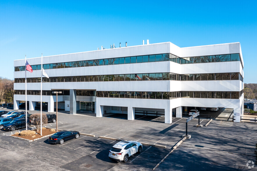 Primary Photo Of 4 W Red Oak Ln, White Plains Office For Lease