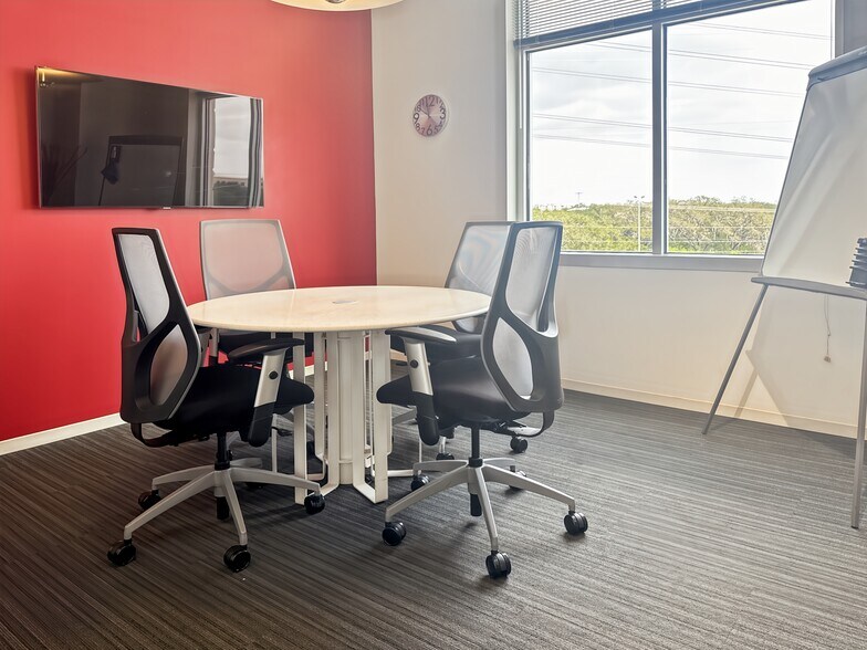 More Photos Of 401 E Sonterra Blvd, San Antonio Coworking Space