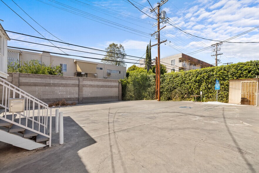 More Photos Of 861 N La Cienega Blvd, Los Angeles Restaurant For Lease