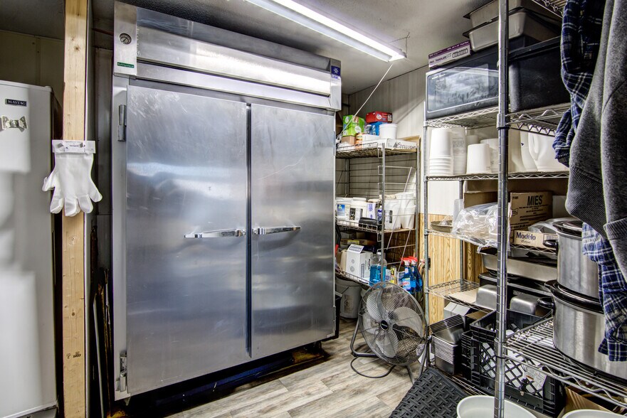 More Photos Of 115 Diamond St N, Ridgeland General Retail For Sale