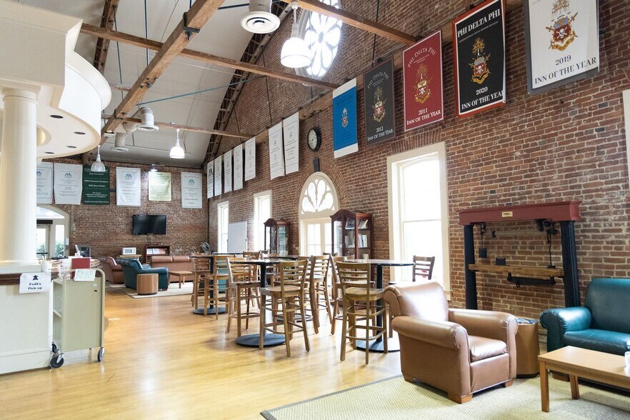More Photos Of 81 Mary St, Charleston Office For Lease