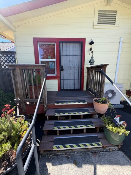 More Photos Of 720 E Washington St, Petaluma Office For Sale