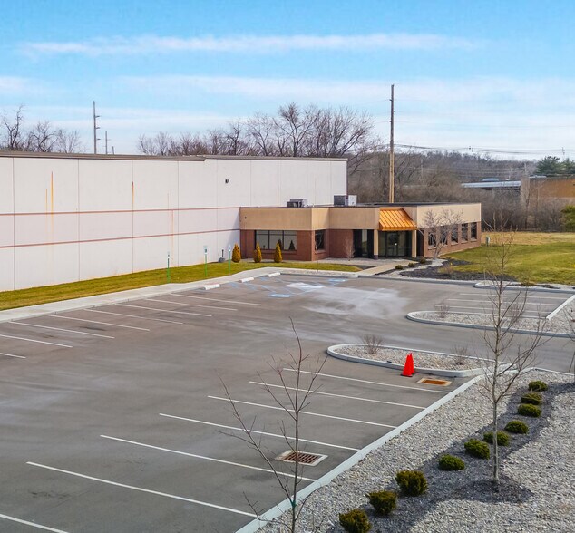 Primary Photo Of 1550 Kingsview Dr, Lebanon Distribution For Sale