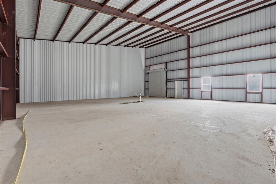 More Photos Of 10200 Darden Hill Rd, Austin Flex For Sale