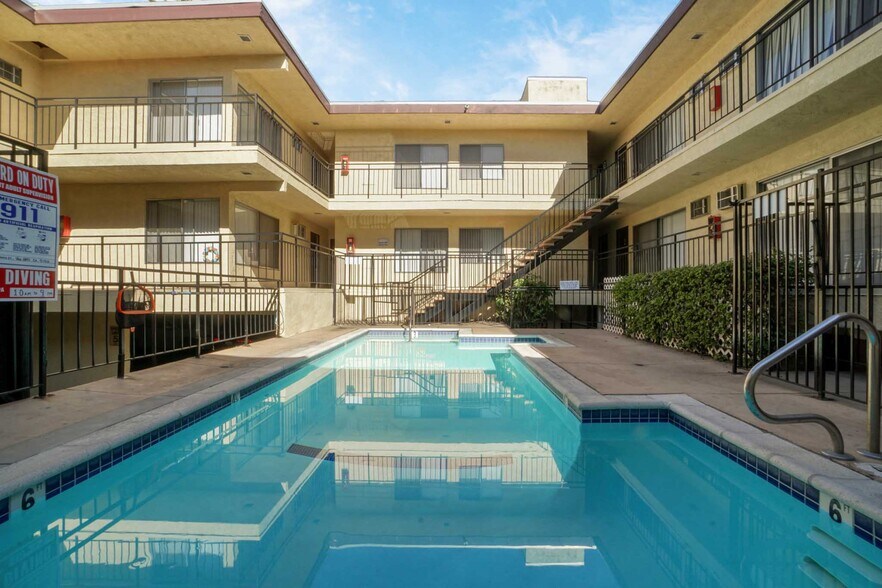 More Photos Of 15022 Vanowen St, Van Nuys Apartments For Sale