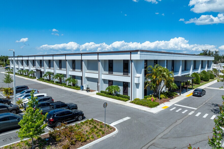 More Photos Of 8550 Ulmerton Rd, Largo Office For Lease