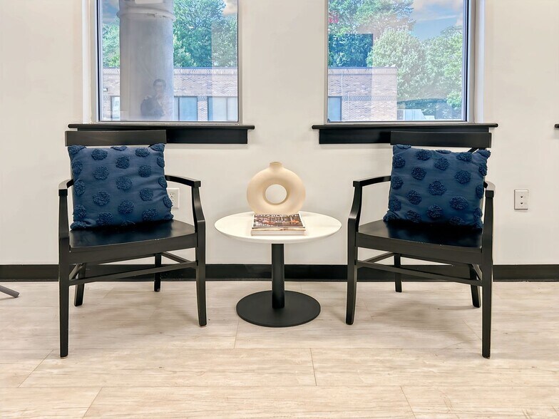 More Photos Of 2303 W Morehead St, Charlotte Coworking Space