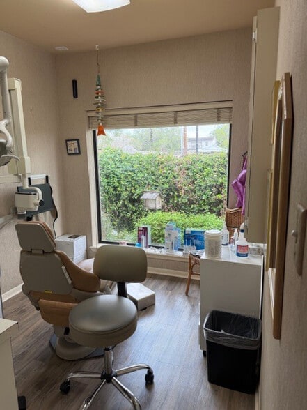 More Photos Of 5420-5428 Holly Rd, Corpus Christi Office For Sale