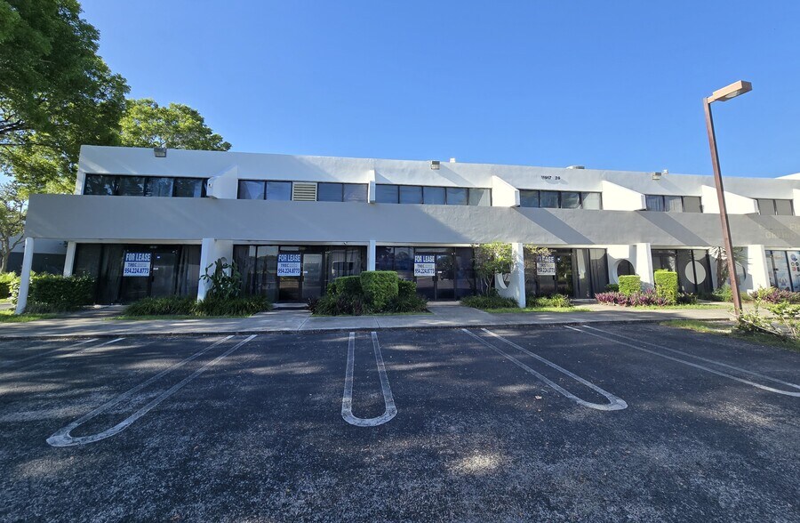 More Photos Of 11917-11929 W Sample Rd, Coral Springs Warehouse For Lease