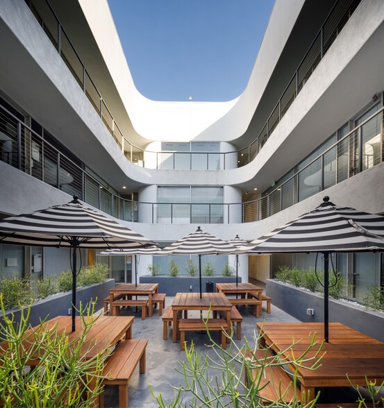 More Photos Of 8065-8075 W 3rd St, Los Angeles Loft Creative Space For Lease